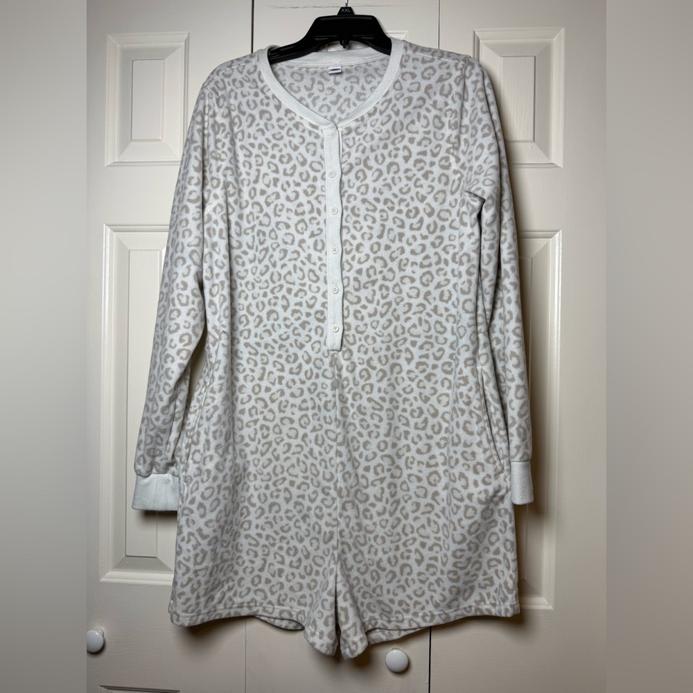 Old‎ Navy Animal Print One Piece Romper Shorts Lounger XL Tall